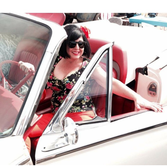 Meet your Posher, Sandy - Picture 1 of 7